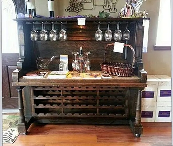 Хорошей идеей было бы перепрофилировать фортепиано. Таким образом, вы сможете сохранить его в своем доме, и вы также можете снова сделать его полезным. Есть много замечательных идей, которые вы можете попробовать. Например, превратите его в коктейль-бар и окружайте его свежими зелеными растениями для приятного эффекта.