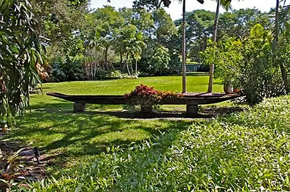 В саду каноэ может быть плантатором, как мы уже говорили. Это немного отличается, потому что каноэ поднято над землей, и его форма выделяется больше.