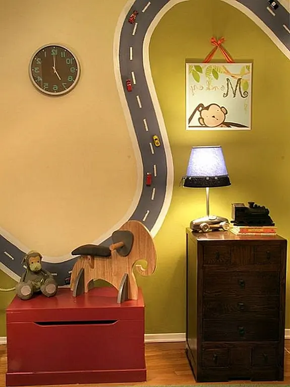 Получите немного креатив с некоторой картинкой. Найдите небольшую магнитную краску, а затем нарисуйте дороги на стенах. Все, что вам нужно сделать, это придерживаться некоторых любимых автомобилей ваших детей сверху. Представьте, что друзья приходят на игру и видят дорожку на стенах. Да, ваш ребенок сразу станет самым классным ребенком в школе.