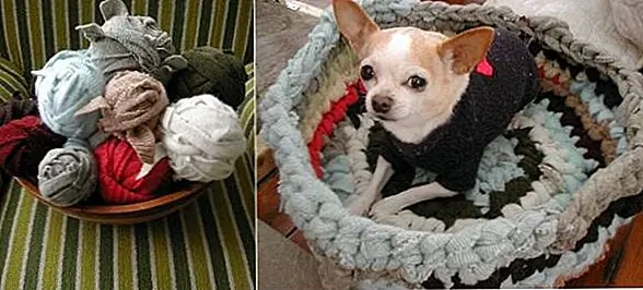 Вы также можете использовать некоторые старые свитера, чтобы создать уютную кровать для вашей собаки или кошки. Сначала соберите свитера или остатки, а затем разрежьте кусочки на полоски. Затем начните вкручивать круг. Просто присоедините две полосы, наложив несколько сантиметров и сокрушив их вместе. После этого начните делать стороны. Вы также можете сделать подушку, если хотите. {Найдено на craftstylish}.