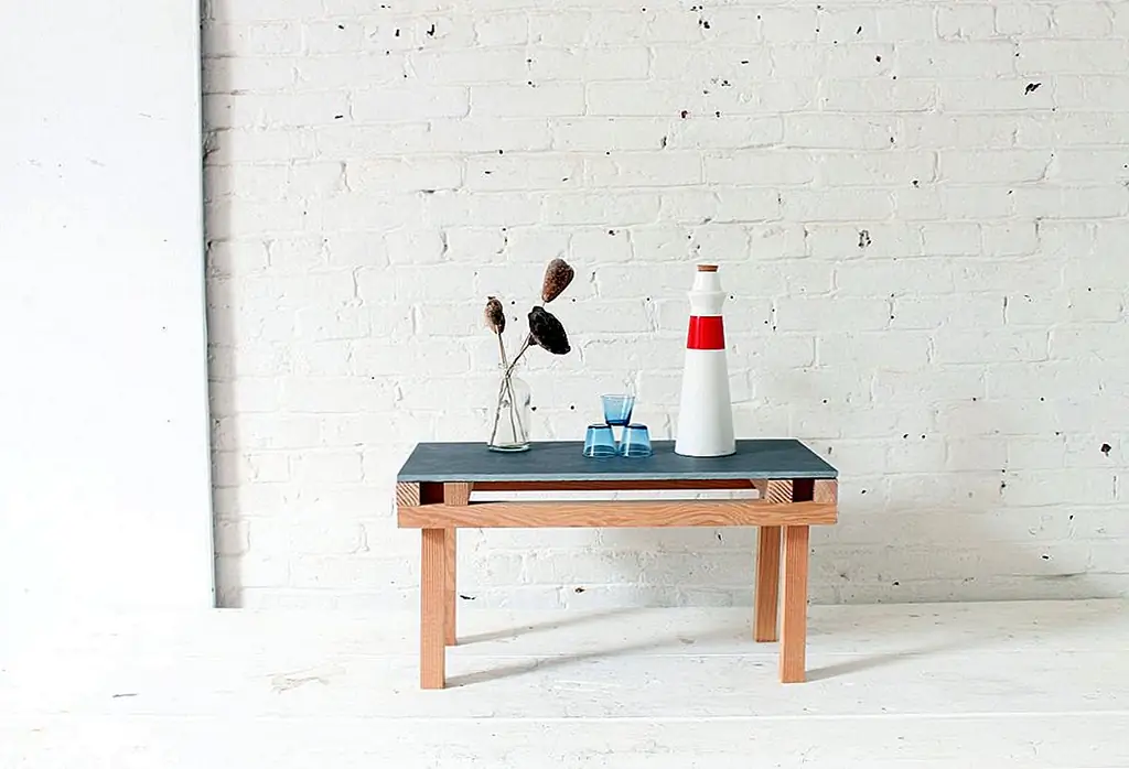 Простая компоновка деревянных деталей добавляет стабильность и интерес к дизайну стола. Это гораздо лучший дизайн, чем более простой фрейм.