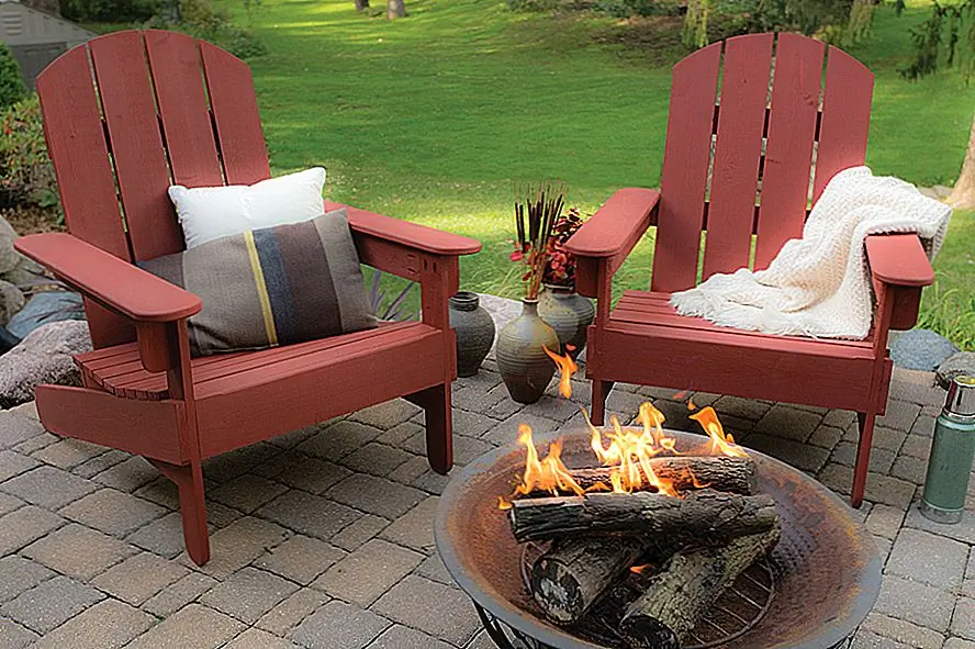 Нам нравятся предметы мебели, которые выглядят аккуратно и имеют дизайн, который имеет смысл. Эти стулья, показанные на buildsomething, могут показать вам, что мы имеем в виду под этим. Они сделали эти планы Adirondack, и если вы выполните все шаги к письму, вы можете сделать что-то такое же красивое. То, что нам больше всего нравится в этих конкретных стульях, - это тот факт, что они имеют эти четкие и сплошные линии и что они персонализированы с очень элегантным цветом