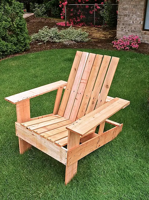 Мы закончим эту статью с помощью учебника, в котором показано, как построить стул Adirondack за 8 простых шагов. Мы нашли это на этой земле. Первый шаг - построить структуру руки, после которой вы должны прикрепить ноги. Для шага 3 вам нужно прикрепить перекладину спереди, а затем добавить задние ноги. Шаг 5 - прикрепить перекладину для задней опоры. Затем прикрепите сиденье, затем спинку сиденья. Последний шаг необязателен: добавление некоторых подкреплений, чтобы сделать стул более долговечным. Эта последняя часть может быть полезна, если у вас есть дети, например.