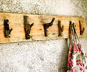 Рустик DIY Rough Looking Coat Hanger