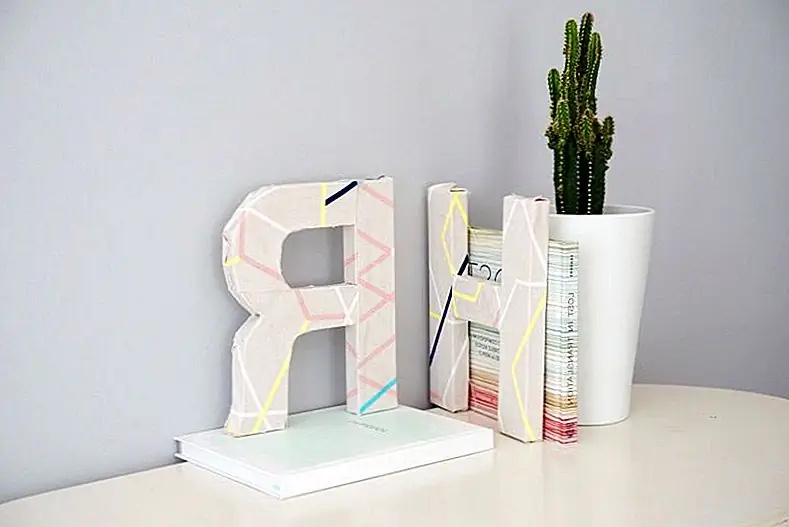 Я люблю простой DIY, который добавляет всплеск цвета в мой дом! Эти письма, покрытые тканями, безусловно, делают именно это. Они очень просты в изготовлении и очень весело повесить или показать вокруг вашего дома!