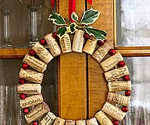 5 способов превратить винные пробки в уникальные рождественские украшения