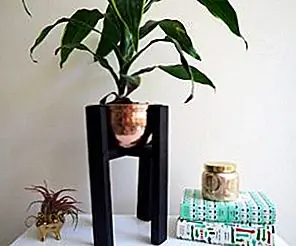 Медный древесный плантатор: Mid Century Inspired DIY