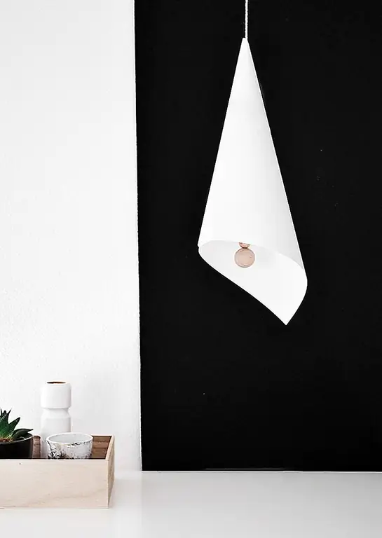 Придумывание ваших собственных проектов - это не только экономия бюджета, но и очень полезное, поэтому я настоятельно рекомендую попробовать. Вы знаете, что я всегда прихожу с низкой вероятностью неудачи, добрыми проектами, поэтому не волнуйтесь, будь вы высокоуровневый DIY-er или новичок, вы сможете завершить его в кратчайшие сроки! Получите ваши материалы, используйте избранные цвета и следуйте простым пошаговым инструкциям ниже, чтобы сделать свой собственный дизайн лампы (или 3!)