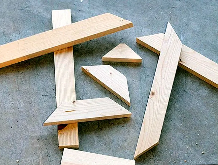 Если вы хотите сделать большее дерево, просто увеличьте свои измерения и планируете использовать больше пиломатериалов. Эта конструкция может быть легко масштабирована для любого размера; вам просто нужно будет настроить, насколько велика каждая часть.