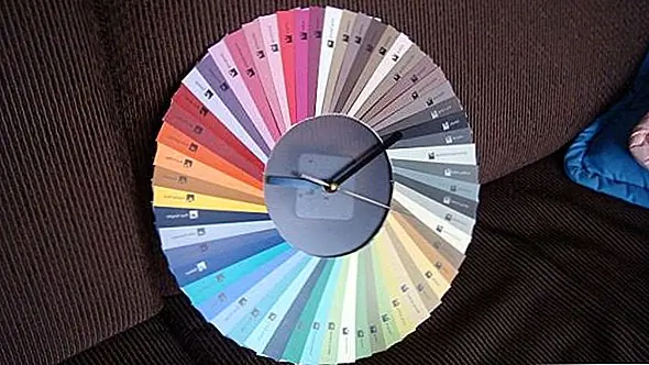 Часы с цветными образцами кажутся отличным подарком для самых разных людей. Это также очень легко сделать. Разверните страницы образцов цветов, чтобы их можно было увидеть или скрыть, если вы предпочитаете, чтобы письмо не было видно. {Найдено в инструкциях}.