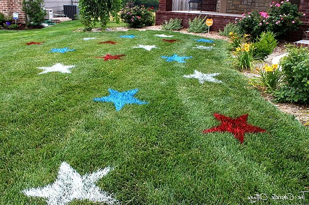 Ваша лужайка тоже может получить макияж. Это ничего сложного или постоянного, просто звезды нарисованы на траве. Попытайтесь найти краску, которая легко смывается водой, и это не повредит траву. В целом эта идея довольно крутая, и вы можете ее настроить разными способами. Вы даже можете рисовать кружки twister на лужайке для некоторого семейного веселья. Зайдите в theconcretecottage для получения более подробной информации.