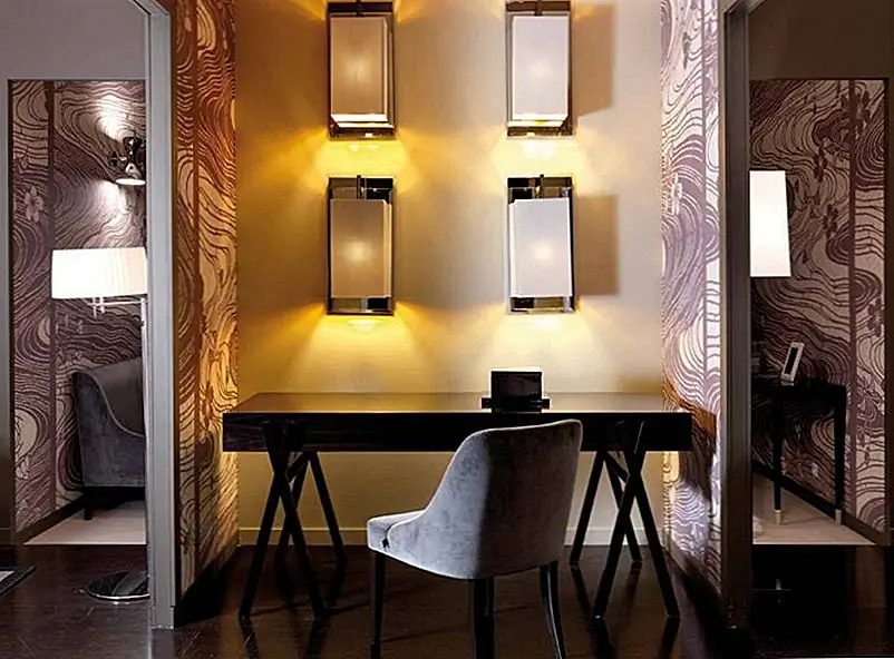 В случае гладкого и современного письменного стола, база для пилора не выделялась бы так сильно. Его дизайн был бы довольно гладким и стильным. Расположенная в правильном месте и с правильным освещением, такой стол может стать идеальным рабочим местом для современного или современного дома.