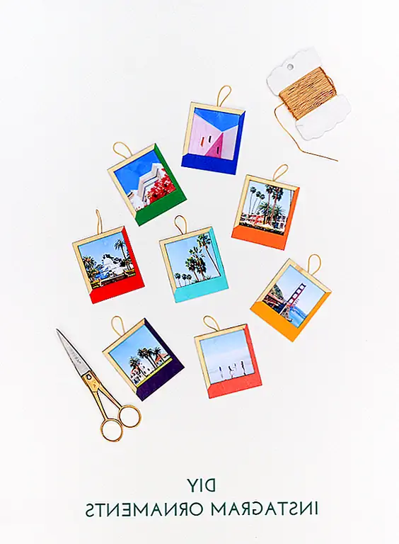 Чтобы сделать галерею с рамными фотографиями, подобными тем, которые были представлены на thecraftedlife, вам понадобятся несколько вещей. Это включает в себя деревянные рамы Polaroid, фотографии, глянцевую краску разных цветов, герметик, ленту, клей, горячий клей, золотой шнур и щетку. Покрасьте кадр каждого кадра, используя выбранные цвета. Затем горячий клей кусок шнура к каждому, делая петлю. Нанесите герметик. Затем вы можете отобразить все эти изображения на стене.