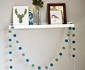 DIY войлочные гирлянды, которые вы можете использовать в качестве праздничных украшений