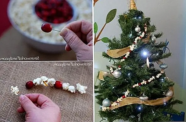 Теперь поговорим о чем-то более вкусном, таком как гирлянда попкорна. Для этого вам нужно выскочить попкорн, свежую клюкву, иглу и нитку. Нанесите попкорн и клюкву и используйте гирлянду, чтобы украсить свою елку. {Найден на simmworksfamily}.
