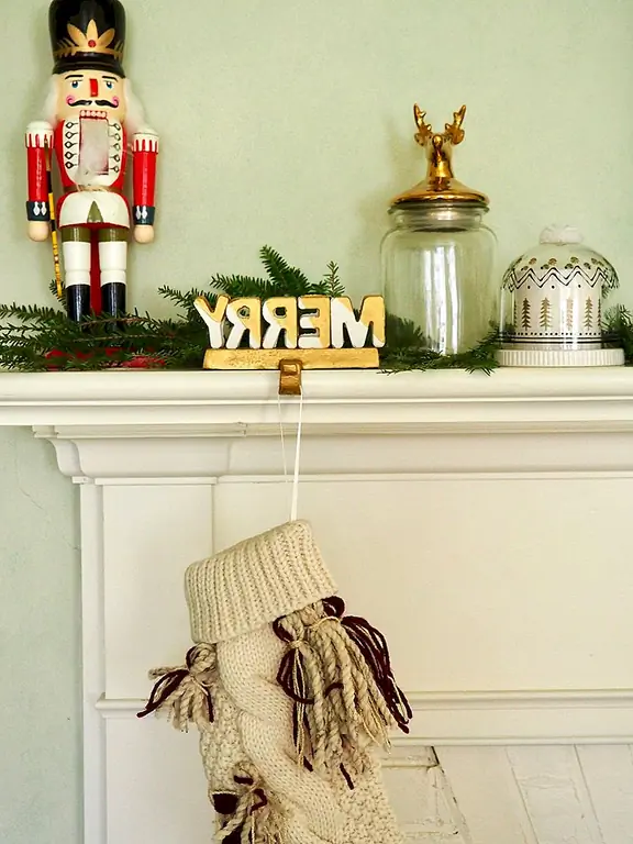 Веселый держатель чулок для вашей праздничной мантии