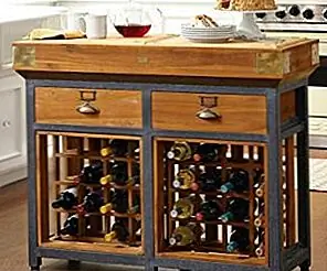 Кухонный остров французского шеф-повара с винами