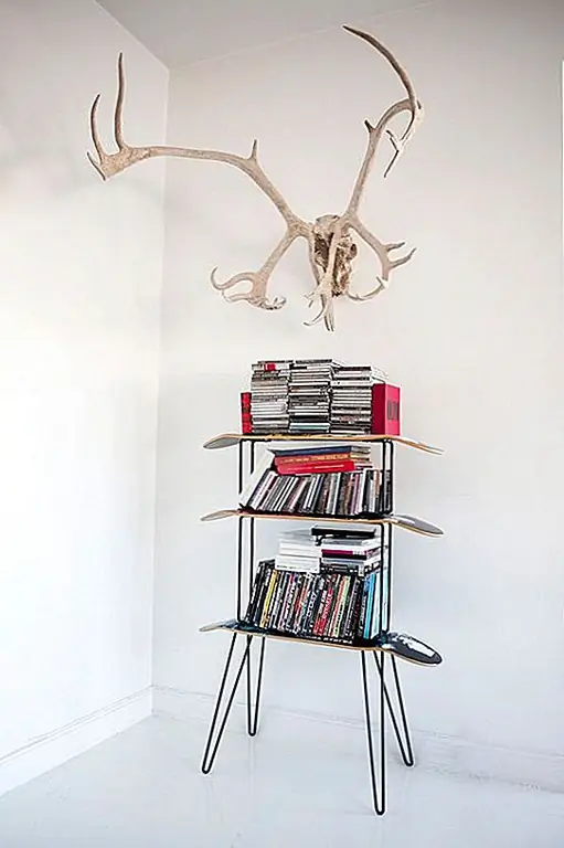 Универсальность полки скейтборда довольно удивительна. Когда вы думаете обо всех методах, которые вы могли бы использовать для поднятия скейтборда в полку, вы удивляетесь, сколько возможностей есть. Вы просто должны использовать свое творчество и иметь открытый ум. Пусть этот дизайн вдохновит вас.