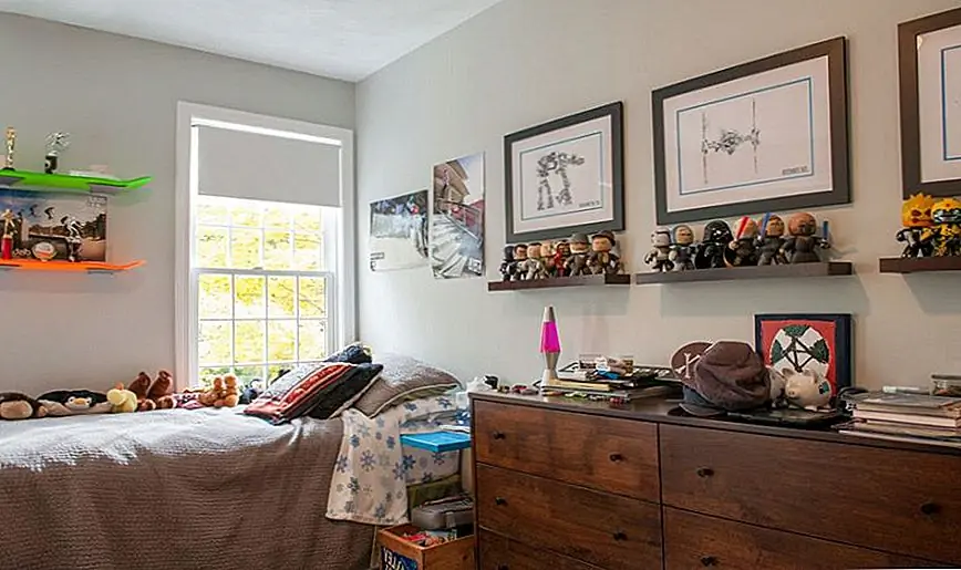 Вы также должны принять во внимание тот факт, что дети действительно используют скейтборды. Поэтому, если вам нравится эта деятельность, не выбрасывайте старые скейтборды. Держите их и превращайте в уникальные полки. Это отличный и в то же время очень простой способ персонализации этой комнаты. {Найден на maryprinceфотографии}.