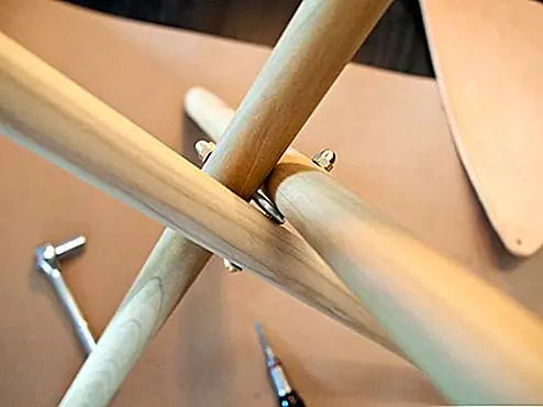 Помимо всех этих материалов вам понадобятся такие инструменты, как: шлифовальный станок, центр-искатель (по желанию, но помогает), сверло, отвертка, малый торцевой гаечный ключ, подходящий для ореховых орехов, тряпок и ножа.