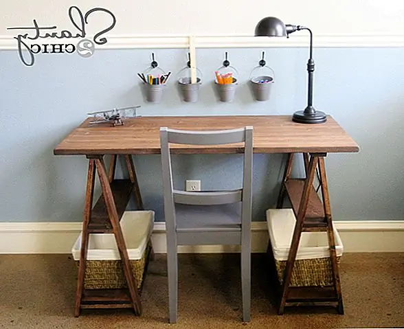 Является ли стол для пильного станка тем, что вы хотели бы иметь в своем доме? Если ответ на это да, проверьте эти настольные планы, которые мы нашли на Ana-white. Дизайн прост, и мы любим основание пилы и тот факт, что он предлагает два набора полки, которые отлично подходят для хранения. Дизайн довольно практичен для компьютерного стола, учитывая все, что мы упоминали до сих пор.