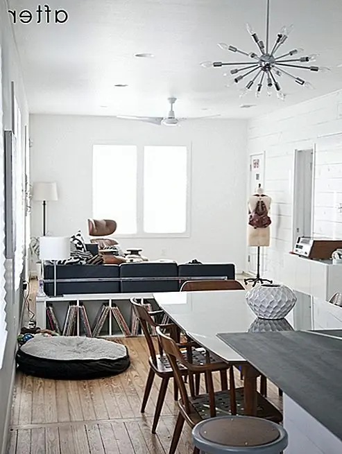 Дом очень хорошо спланирован, и его можно ожидать после резкого обновления при стенах и снятия, а весь декор изменится. Дом стал более просторным, функциональным, но современным. Во время ремонта было сделано много изменений. Тем не менее, некоторые из оригинальных функций были сохранены как напоминание об оригинальном дизайне.