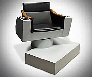 Тщательно детальный кабинет капитана Джеймса Т. Кирка