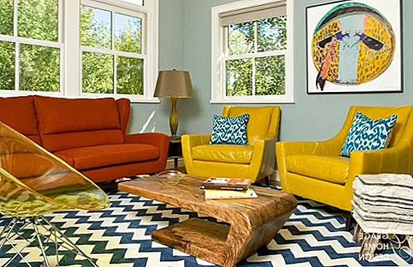 - Коврики! Мне нравится Мадлен Вайнбрик Ателье @ ABC Carpet and Home. Это мой подход к шаблону убийцы и насыщенному цвету. Можно взять просто оформленный номер и полностью трансформировать с напольным покрытием подписи.