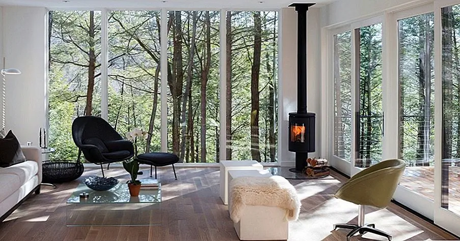 Добавьте уютный, но современный, угловой камин в свой скандинавский дом. Источник изображения: Марика МакКил