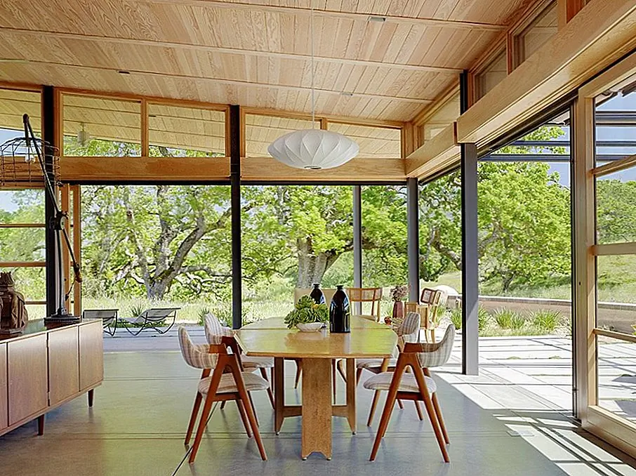 Скандинавский дизайн является современным и минималистичным с множеством естественных видов. Источник изображения: Jeffers Design Group