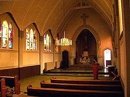 Часовня превращена в современную квартиру