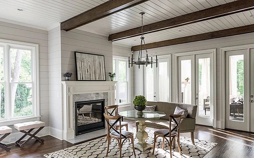 Сделайте настоящие антикварные предметы своим фокусом. Изображение: Stokesman Homes