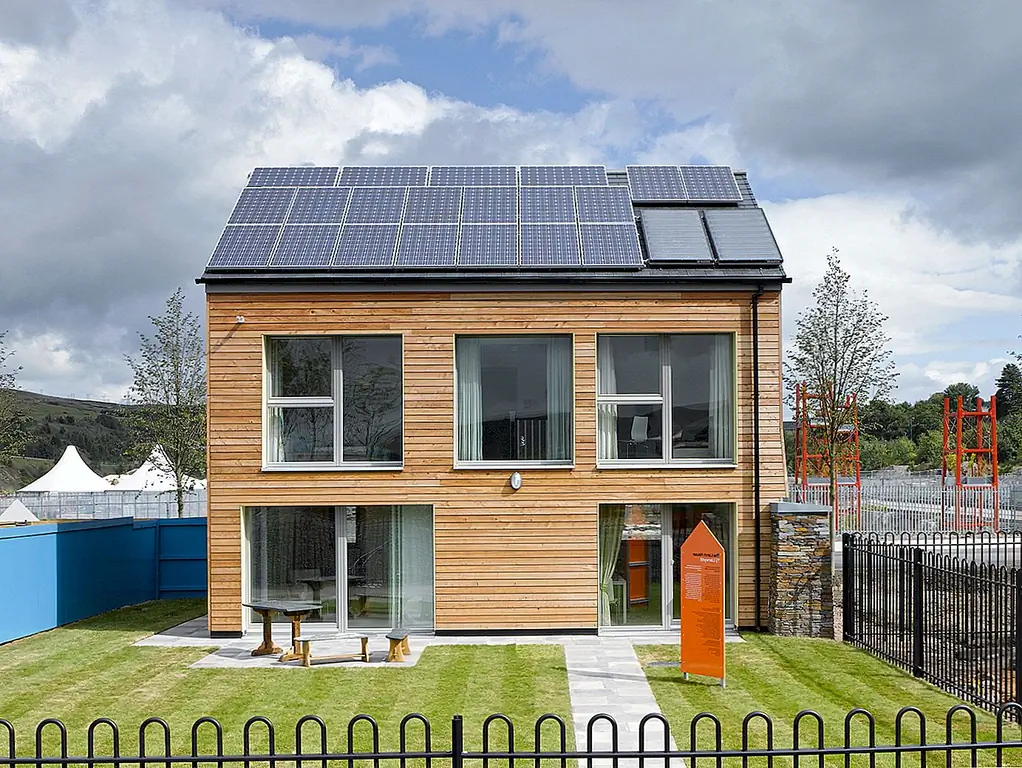 Примеры солнечных панелей на Passivhaus в Уэльсе, Великобритания. - Источник