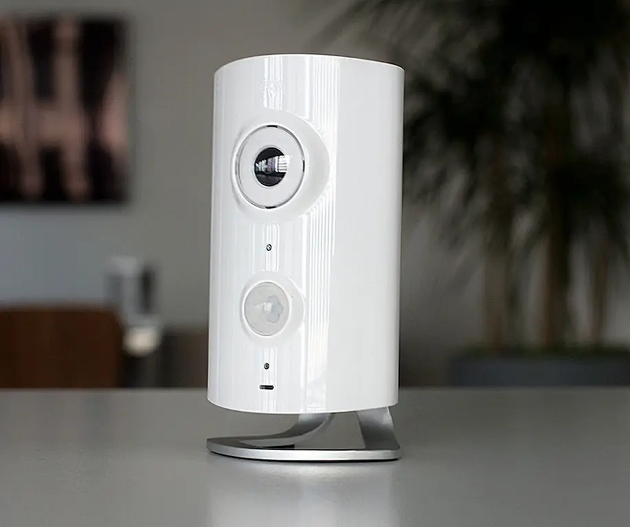 При тревоге 105 децибел, Пайпер, конечно, не чирикает, как птица.