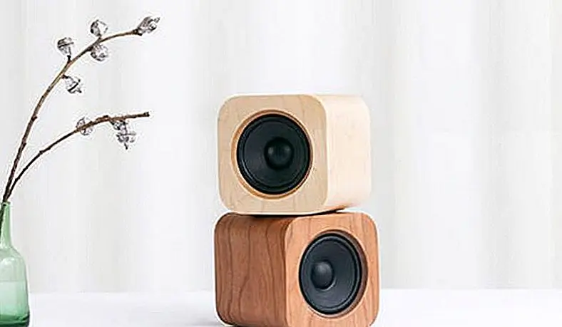 Привет-Fi был заменен wi-fi, но стиль дизайна мод по-прежнему существует. Sugr Cube работает через Wi-Fi с Amazon Alexa и Spotify. Доступен в Amazon за 159 долларов.