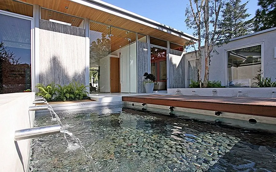 Архитекторы проектируют дома с современными экологически чистыми технологиями, такими как переработанная / регенерированная вода. Источник изображения: Дом Храма