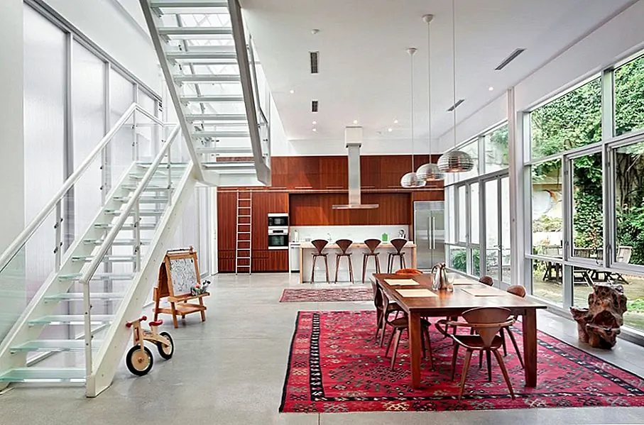 Дом, который отображает план открытого этажа, дает ощущение семьи, которая вместе использует непрерывность времени. Источник изображения: BW-Architects