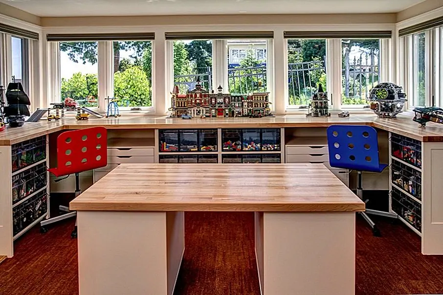 Каждая архитектурная фирма должна построить игровую комнату - комнату, полную Lego, которая позволяет сотрудникам совершать творческий перерыв. Источник изображения: доска и веллум