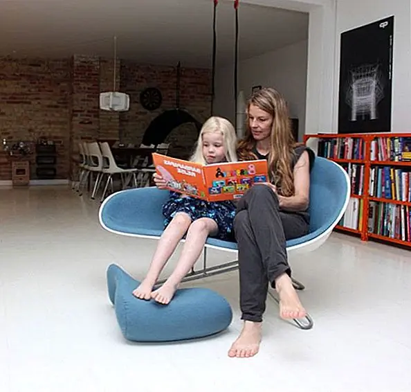 Красивый стул для взрослых и веселый диван для детей