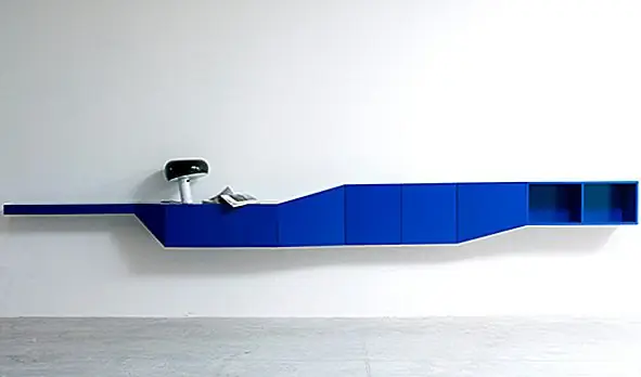 Красочный модульный стеллажный модуль на склоне холма