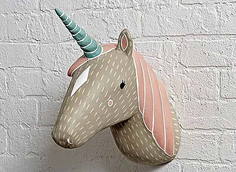 «Бумажная мачечка единорога», 49 долларов, добавляет причуды.