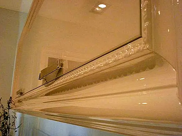 Кухонный шкаф с чувствительностью к гламуру