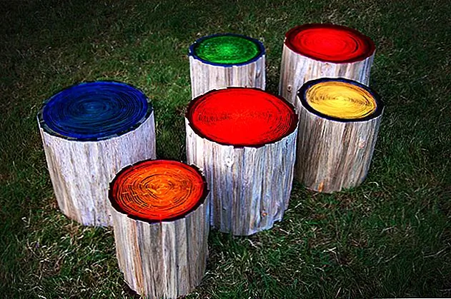 Цвет также воплощает в жизнь эти привлекательные лампы, разработанные Джадсоном Бомонтом из Straight Line Design. Они называются Tree Rings, и они сделаны из деревянных пней, покрытых зеркальным плексигласом и встроенными флуоресцентными лампами. Они могут использоваться в качестве боковых столов или украшений и акцентных ламп для сада, крыльца или террасы.