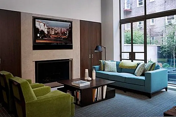 Этот кофейный столик имеет похожий вид, но он более скульптурный с точки зрения дизайна и структуры. Он имеет квадратную форму стола, а база имеет встроенное пространство для хранения книг. Это мини-книжный шкаф, и он очень функциональный. Кроме того, его элегантный и простой дизайн делает его очень универсальным. {Image by author}.