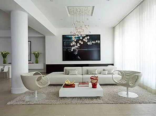 Очень распространенным вариантом для большинства современных и современных гостиных является журнальный столик, который имеет квадратную или прямоугольную форму, низкий дизайн и очень простой минималистский вид с чистыми линиями и обычно нейтральным цветом. Этот журнальный столик очень репрезентативен для этого стиля.