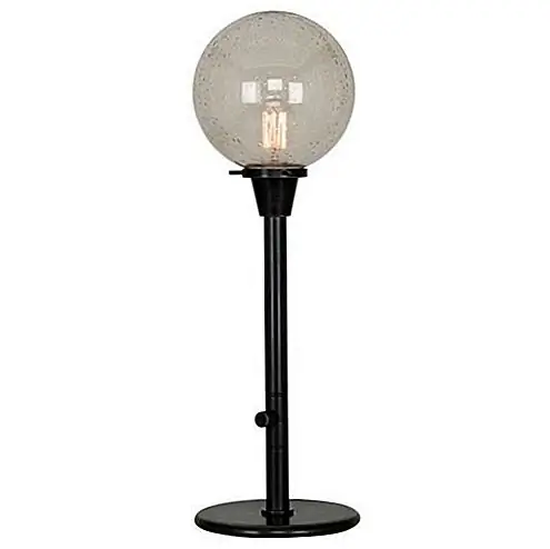 Последний элемент, который мы включили в этот топ, - очень красивый и простой аксессуар. Это настольная лампа, один из самых универсальных и функциональных предметов и один из самых распространенных домашних аксессуаров. Настольная лампа Robert Abbey имеет глубокую бронзовую патину и очень простой, но очаровательный и привлекательный дизайн. Вы можете приобрести его по цене $ 251.60, и вы можете использовать его в любом месте дома. Это идеальный аксессуар, когда вы хотите добавить индустриальный или винтажный штрих к вашему декору.