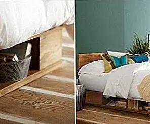 Винтажная еловая кровать с кладовой