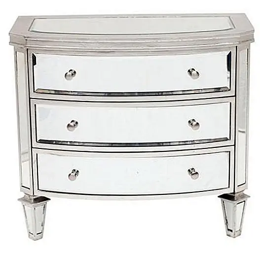 Как вы можете видеть, это просто и сложно одновременно. Он имеет чистые линии, интересные ножки и современные ручки, это классический предмет мебели с современной атмосферой. Кроме того, зеркало с четырех сторон, исключая спину, является отличной особенностью, потому что это может сделать ваше место более крупным, более воздушным, и в то же время оно придает ему стильный вид.