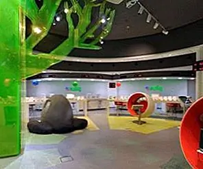 Дизайн выставочного зала Fresh Plus Mobile Operator от A + D Design