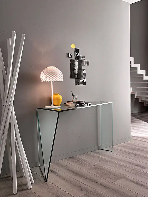 Столы для стеклянных консолей - почему мы любим их и как их использовать